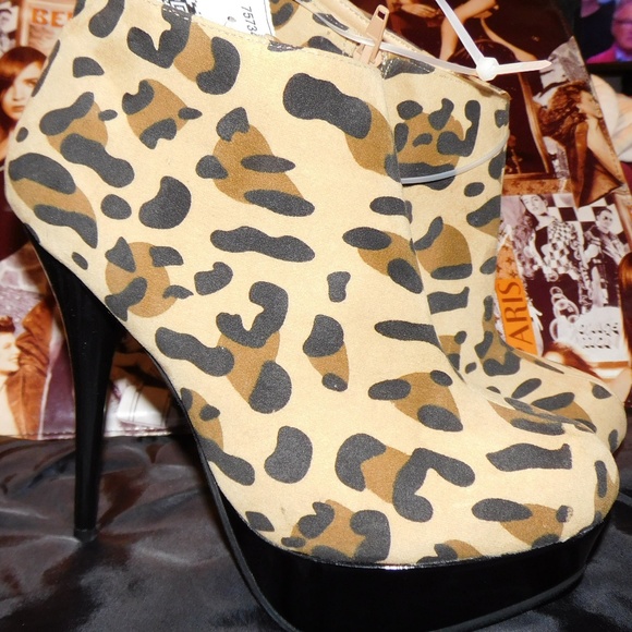 Dollhouse Shoes - DOLLHOUSE LEOPARD HIGH HEELS BOOTIES NEW Dollhouse Shoes - DOLLHOUSE LEOPARD HIGH HEELS BOOTIES NEW